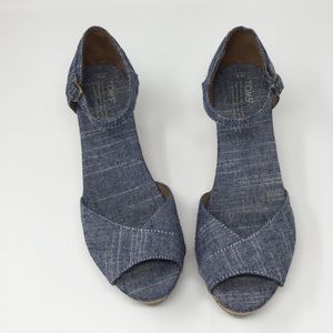 Toms Womans 9 Open Toe Wedge Heels